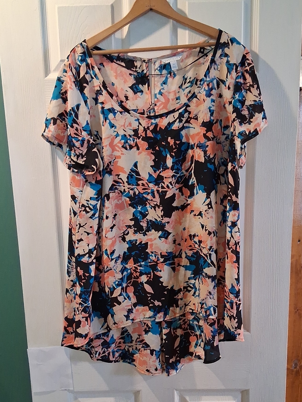 Floral Short-Sleeve Blouse Tunic in Peach, Blue & Black